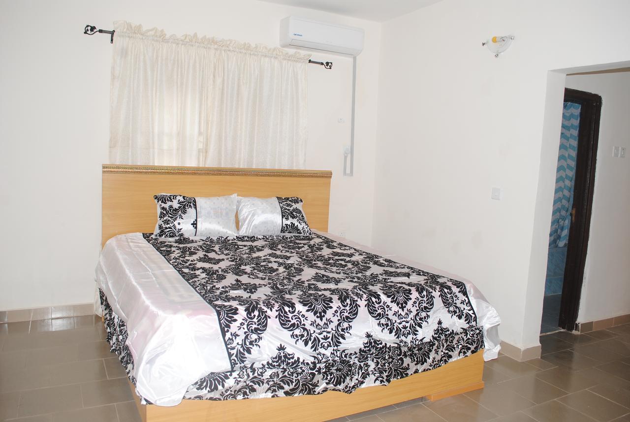 Wynnas Serviced Apartments Benin City Buitenkant foto